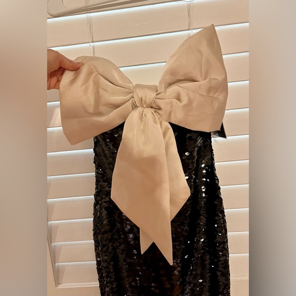 HOUSE OF CB - BLACK SEQUIN STRAPLESS BOW DRESS - Picture 14 of 15